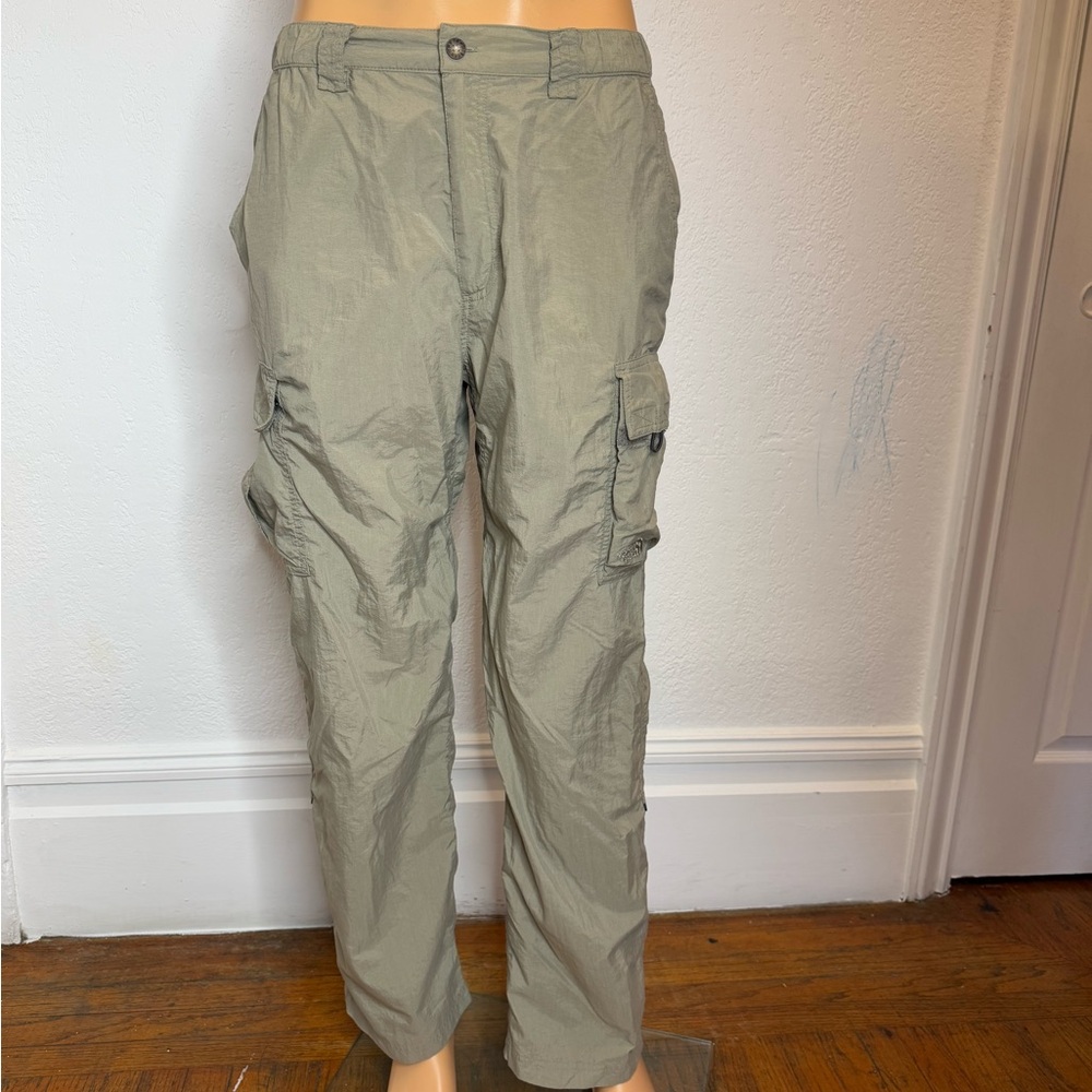 The North Face  Roll Up Cargo Pants Men’s Size M Gray 100% Nylon 31” Inseam
